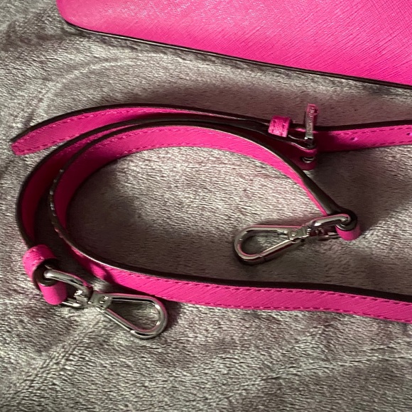 Fuchsia MK Bag Used only a few times - Picture 4 of 8